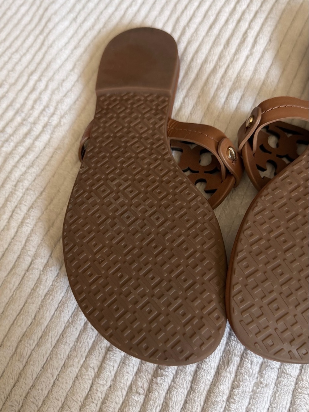 Tory Burch Leather Logo Thong Sandals in Brown - Picture 7 of 9